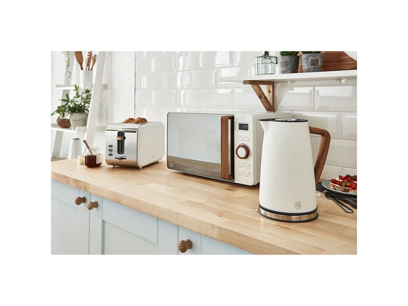 Swan Nordic Set Petit-Déjeuner - Bouilloire 1.7L, Grille-Pain, Micro-ondes 20L - Design Bois
